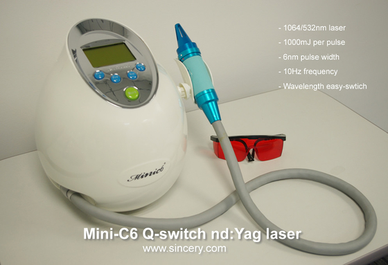 L'attrezzatura professionale di rimozione del tatuaggio del laser 1064nm/532nm, il ND Yag Q ha commutato la macchina del laser