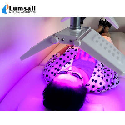 Pelle della STAZIONE TERMALE che stringe la macchina di fototerapia di PDT LED con un fotone di 4 colori per il trattamento del fronte